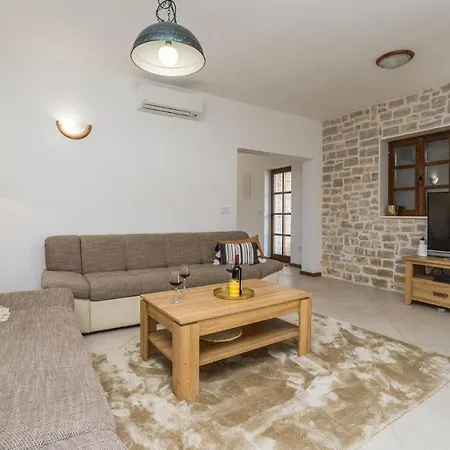 Сasa de vacaciones Four-bedroom In Muline Donje Selo