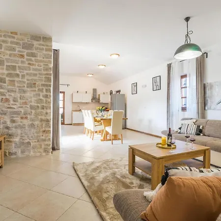 Four-bedroom In Muline Сasa de vacaciones Donje Selo