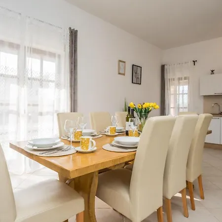 Сasa de vacaciones Four-bedroom In Muline *