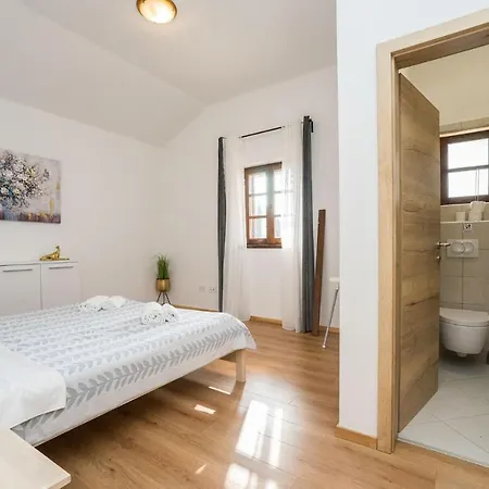Four-bedroom In Muline * Donje Selo