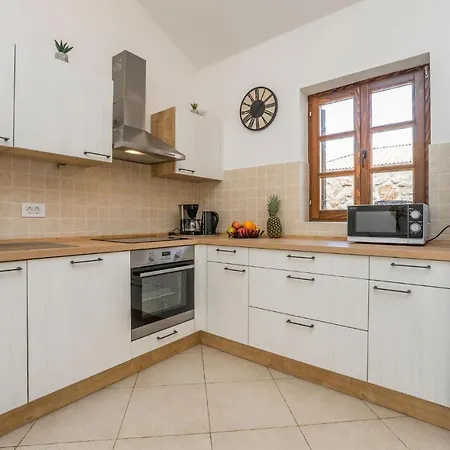 Four-bedroom In Muline Сasa de vacaciones
