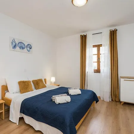 Four-bedroom In Muline * Donje Selo