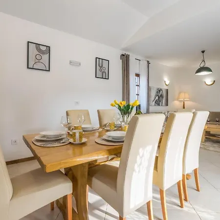 Four-bedroom In Muline Сasa de vacaciones Donje Selo