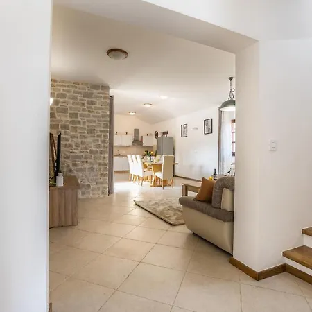 Four-bedroom In Muline Donje Selo