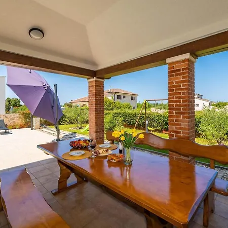 Сasa de vacaciones Four-bedroom In Muline Donje Selo