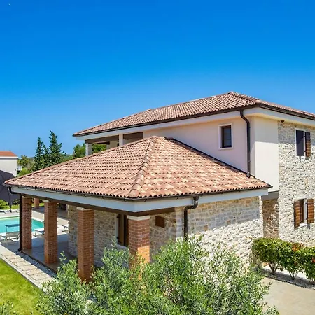Four-bedroom In Muline Сasa de vacaciones Donje Selo