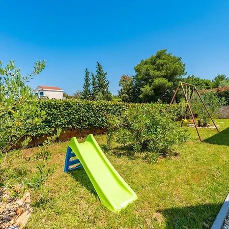 Four-bedroom In Muline Donje Selo