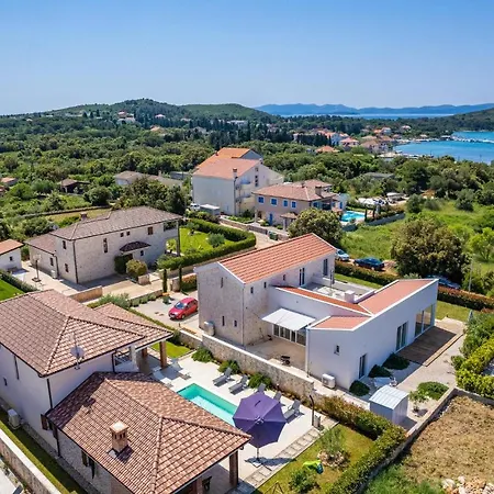 Four-bedroom In Muline Сasa de vacaciones *