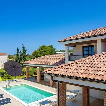 Four-bedroom In Muline Сasa de vacaciones Donje Selo