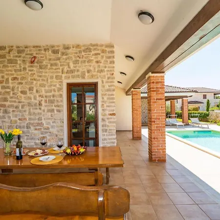 Сasa de vacaciones Four-bedroom In Muline